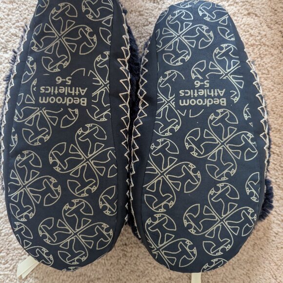 Bedroom Athletics Faux Fur Slipper- US size 7/8 - Picture 3 of 7